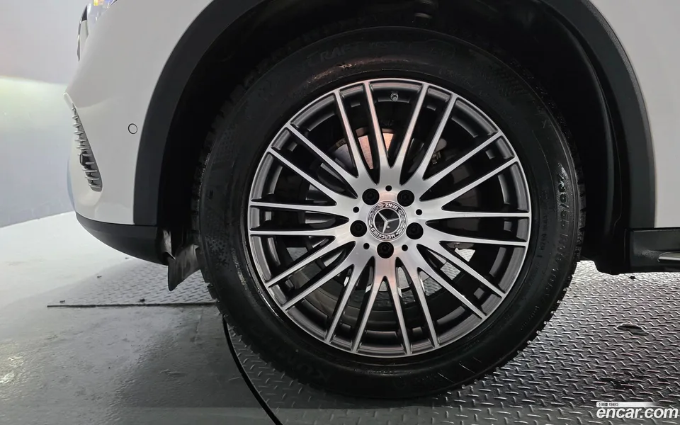 Mercedes-Benz GLC-Class GLC300 4MATIC 2025 — миниатюра 5