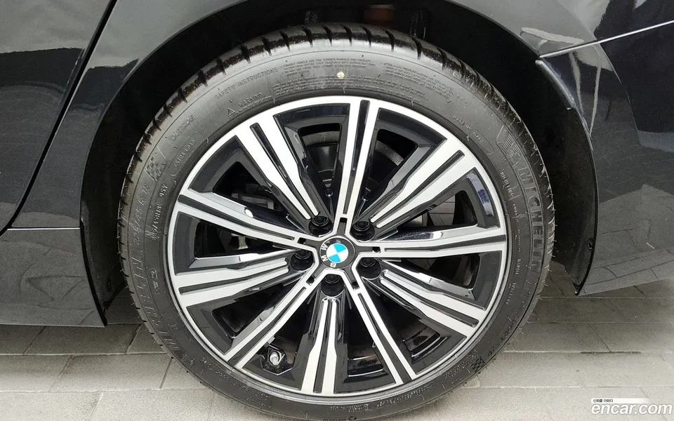 BMW 3 Series 320i 2025 — миниатюра 2
