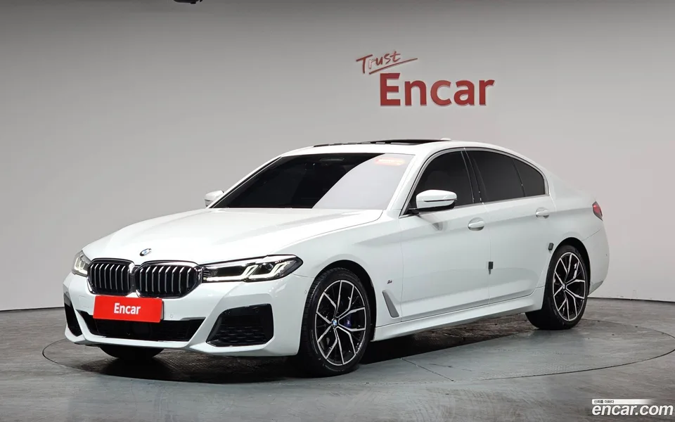 BMW 5 Series 530i M 2022 — фото 1, купить с доставкой в Москву
