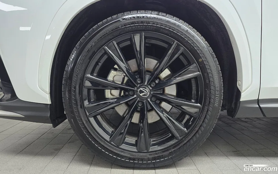Lexus NX 450h+ F-Sport 2024 — миниатюра 5