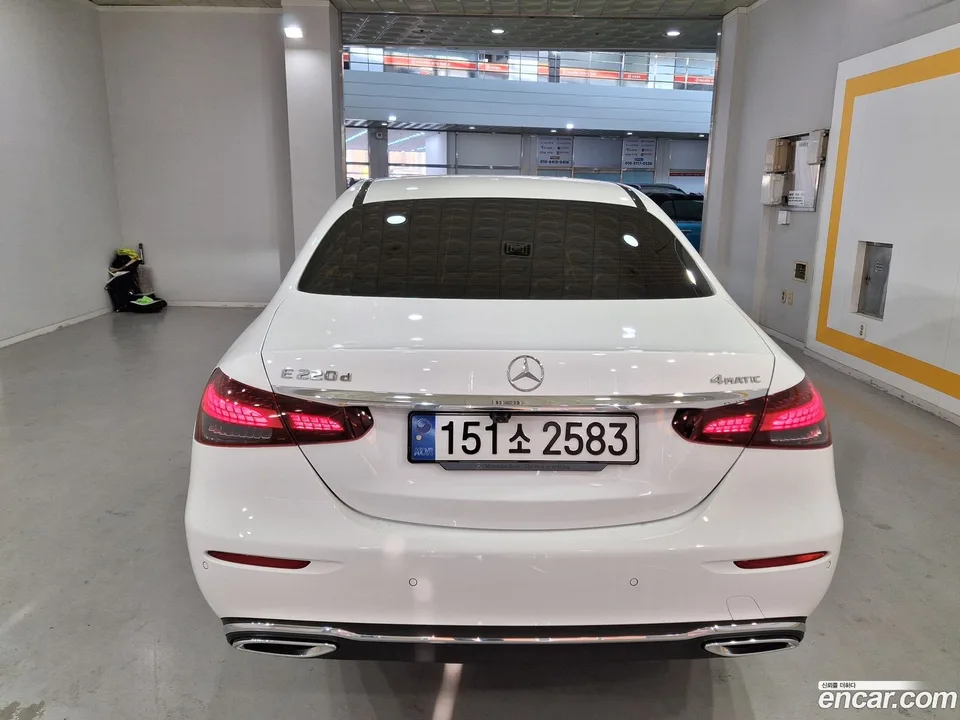 Mercedes-Benz E-Class E220d 4MATIC 2023 — миниатюра 2