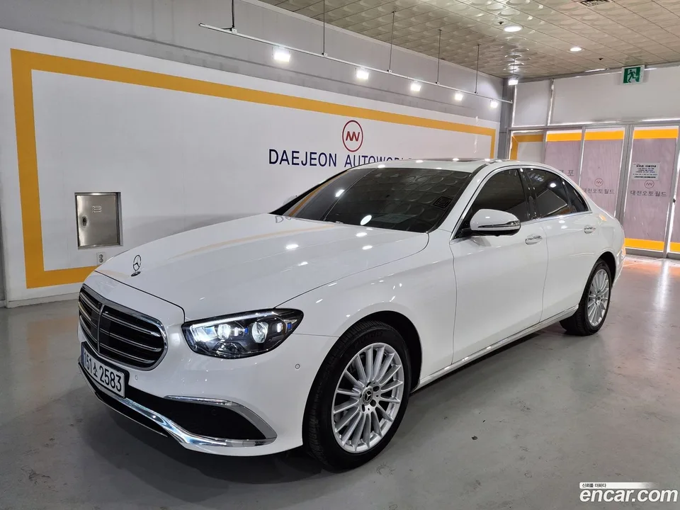 Mercedes-Benz E-Class E220d 4MATIC 2023 — миниатюра 3