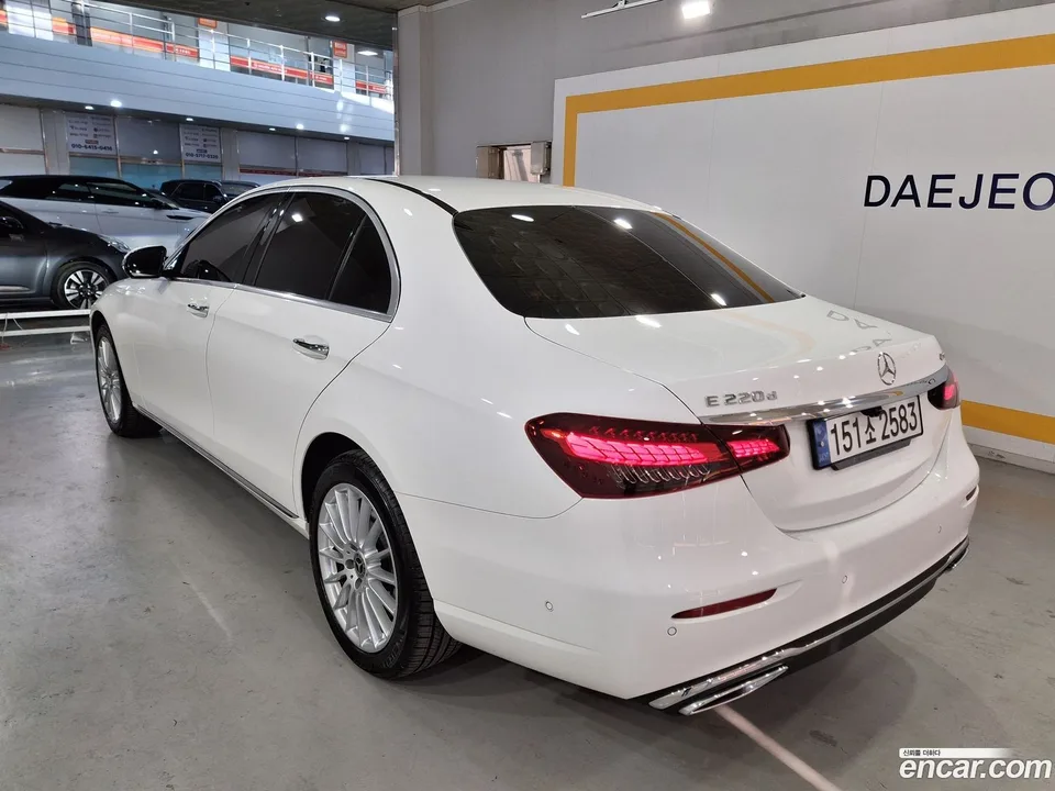 Mercedes-Benz E-Class E220d 4MATIC 2023 — миниатюра 4