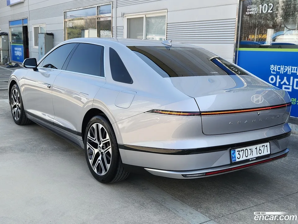 Hyundai Grandeur 2.5 2WD 2023 — миниатюра 2