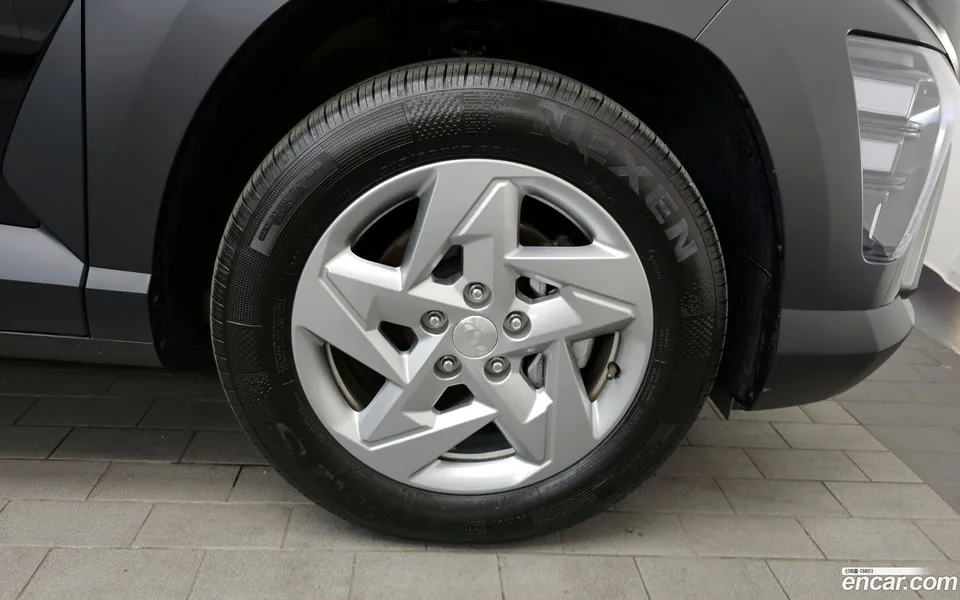 Hyundai Kona 1.6 2WD 2023 — миниатюра 5