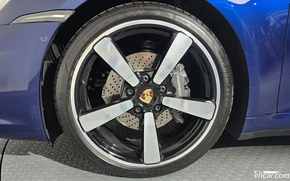 Porsche 911 (992) 4 2024 — миниатюра 5