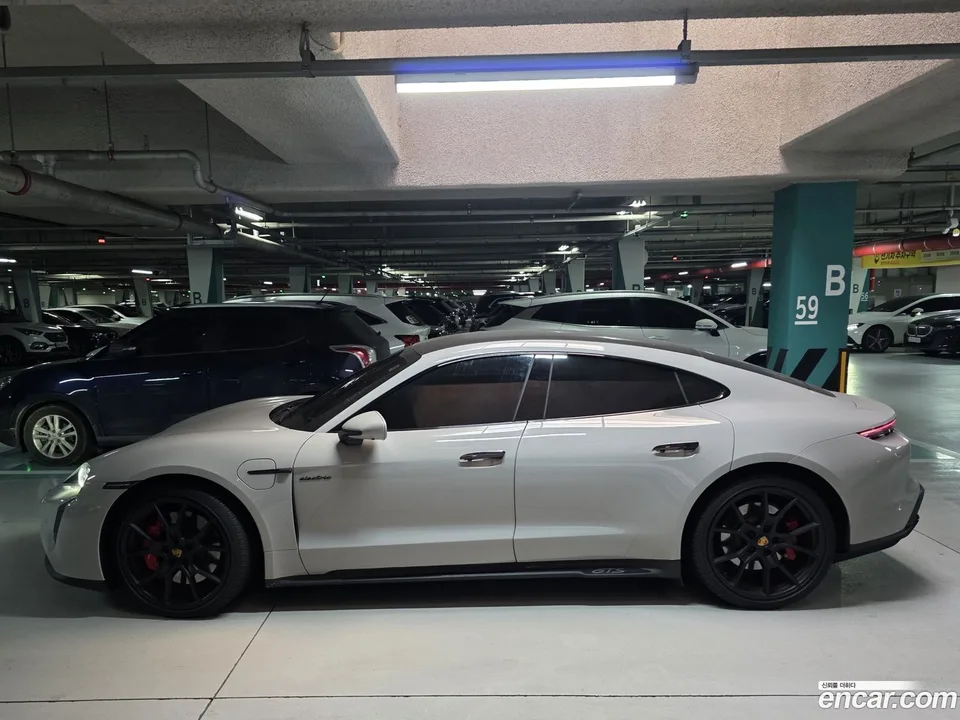 Porsche Taycan GTS 2023 — миниатюра 4