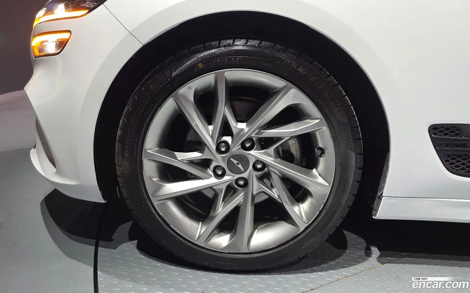 Genesis G70 2.0T 2WD 2022 — миниатюра 2