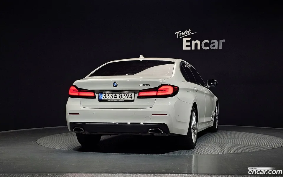 BMW 5 Series 520i 2022 — миниатюра 4