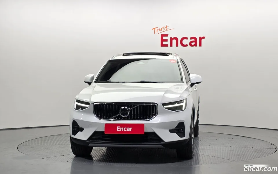 Volvo XC40 B4 2022 — миниатюра 3