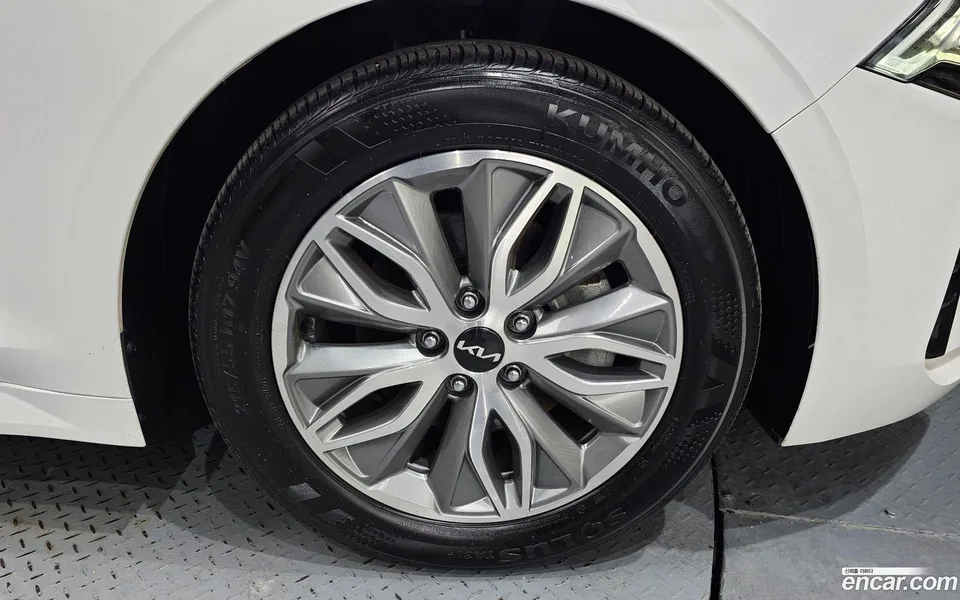 Kia K5 Hybrid 2023 — миниатюра 5