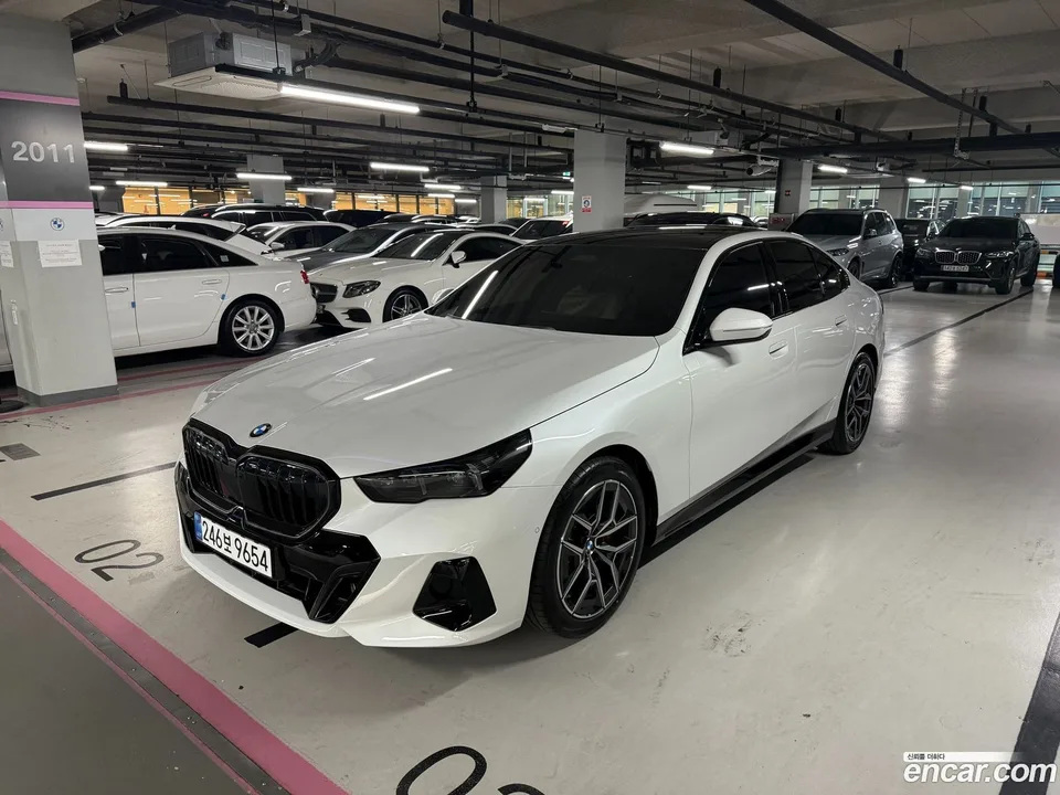 BMW 5 Series 520i M 2025 — фото 1, купить с доставкой в Москву