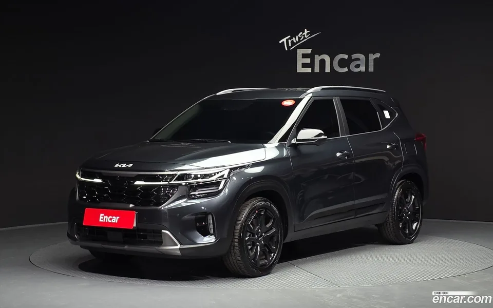 Kia Seltos 1.6 2WD 2023 — фото 1, купить с доставкой в Москву