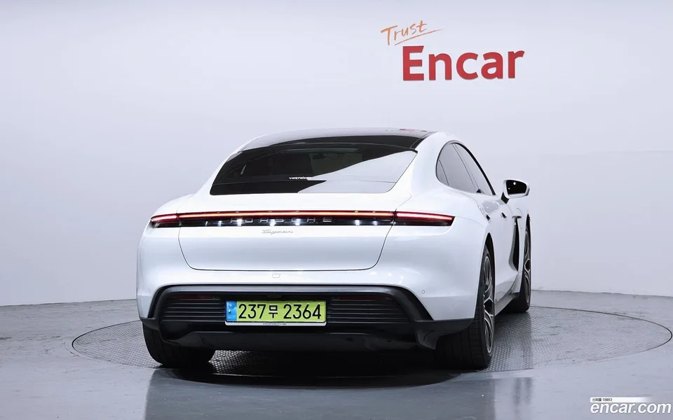 Porsche Taycan 2023 — миниатюра 4