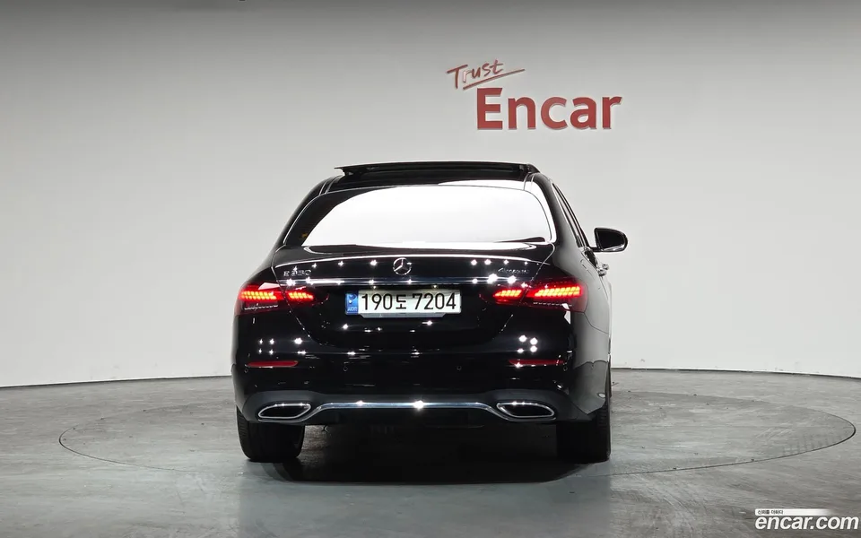 Mercedes-Benz E-Class E350 4MATIC AMG Line 2022 — миниатюра 4