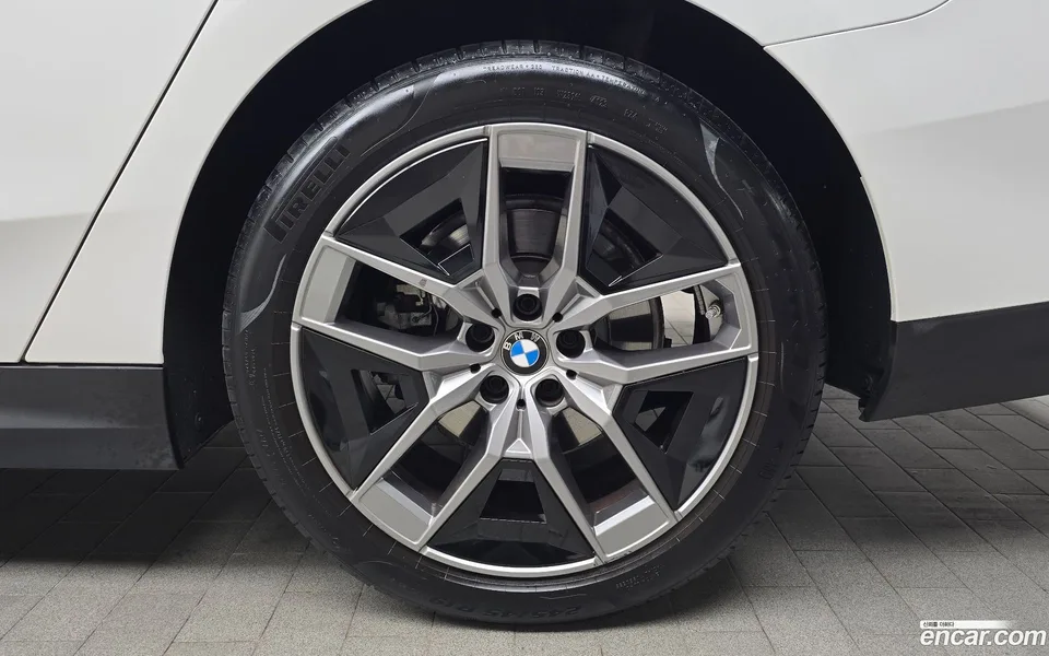 BMW 5 Series 520i 2024 — миниатюра 5