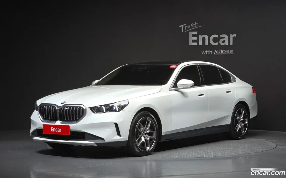 BMW 5 Series 520i 2024 — фото 1, купить с доставкой в Москву