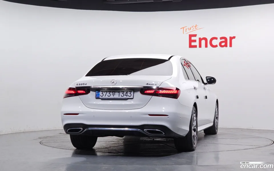 Mercedes-Benz E-Class E220d 4MATIC AMG Line 2022 — миниатюра 4