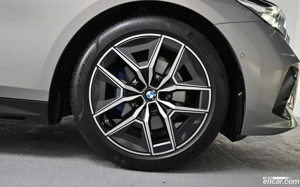 BMW 5 Series 523d M 2025 — миниатюра 5