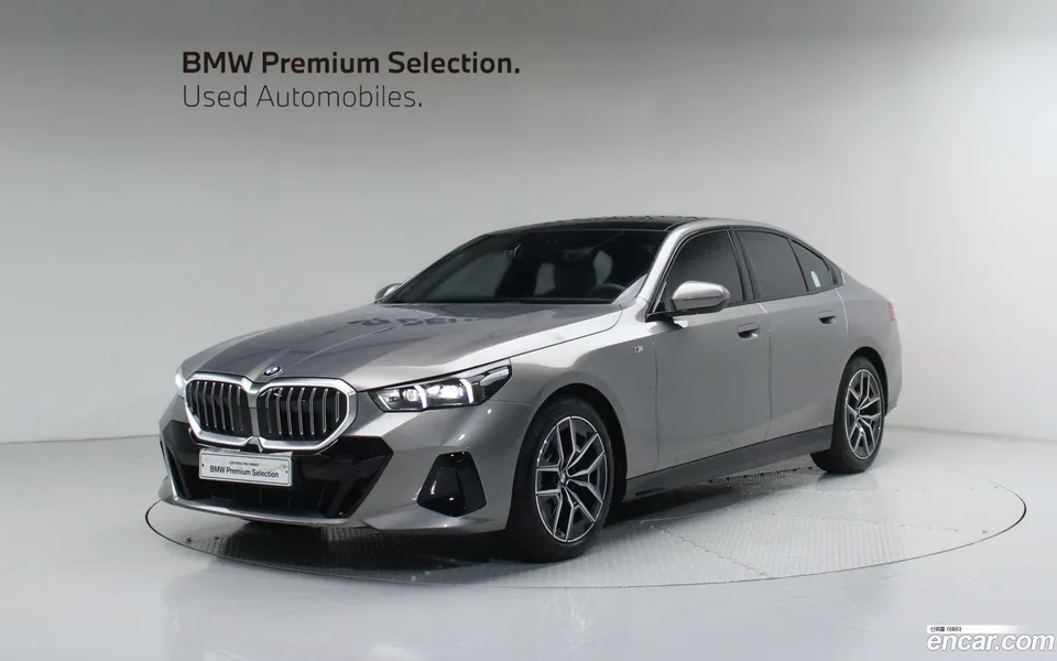 BMW 5 Series 523d M 2025 — фото 1, купить с доставкой в Москву