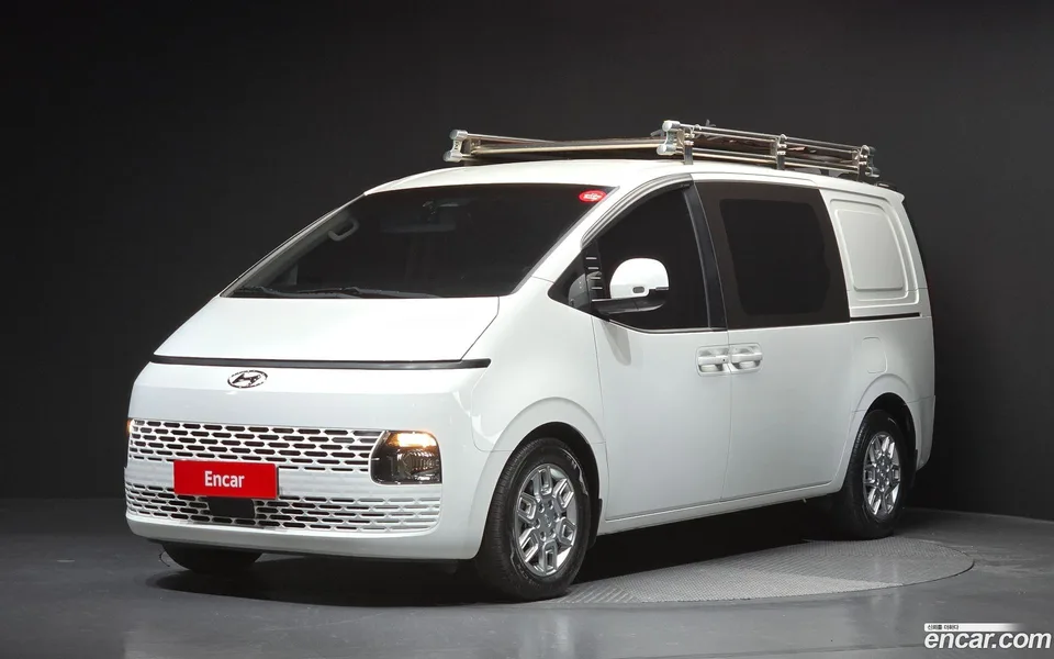 Hyundai Staria 5 2022 — фото 1, купить с доставкой в Москву