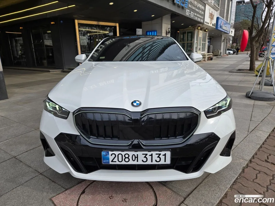 BMW 5 Series 530i xDrive M 2024 — thumbnail 3