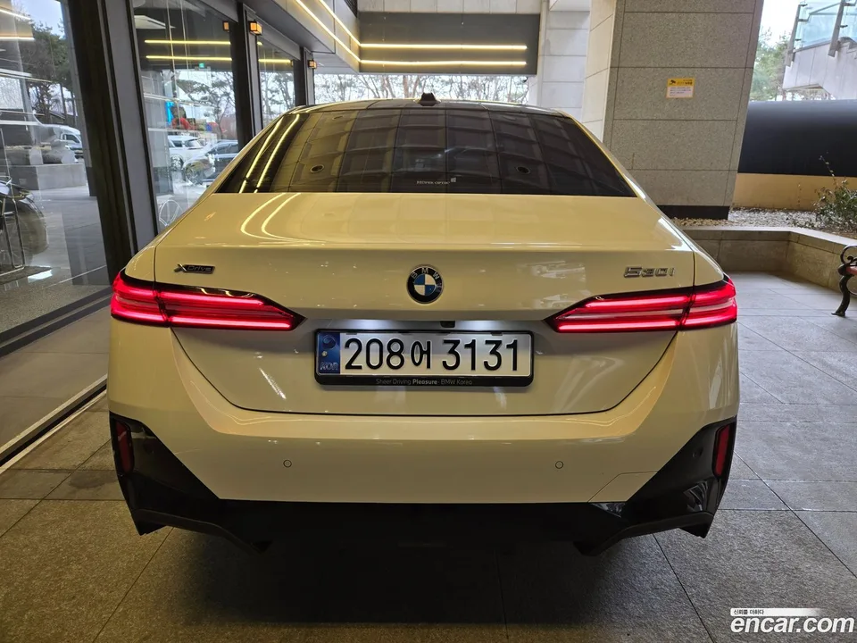 BMW 5 Series 530i xDrive M 2024 — thumbnail 4