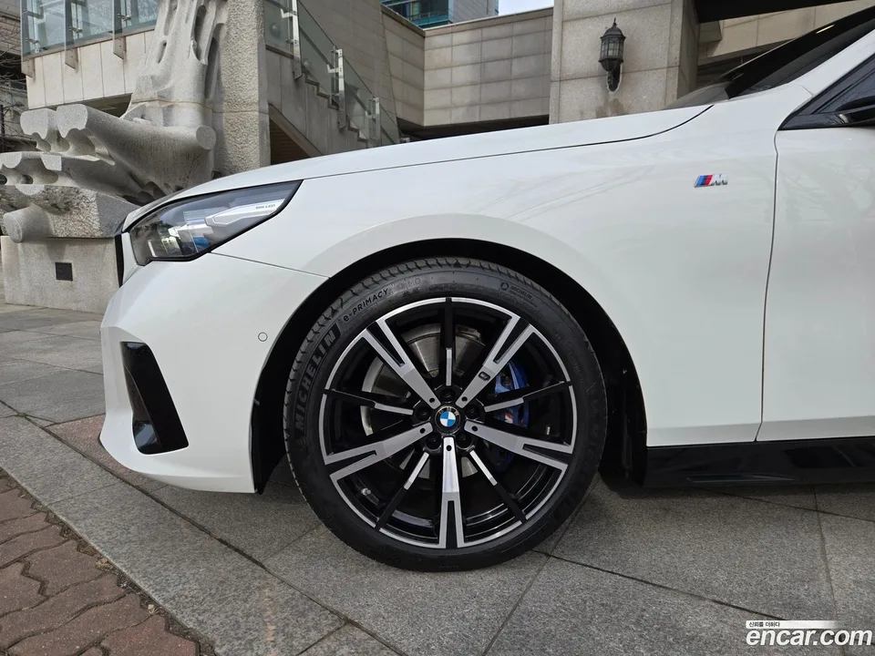BMW 5 Series 530i xDrive M 2024 — thumbnail 5