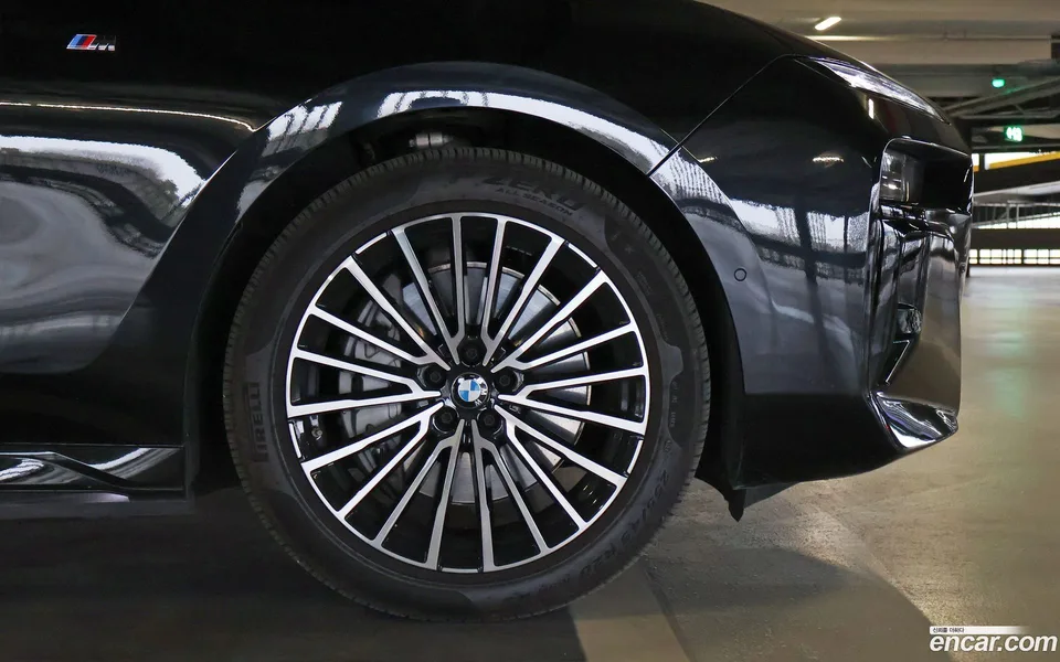 BMW i7 xDrive 60 M 2023 — миниатюра 5