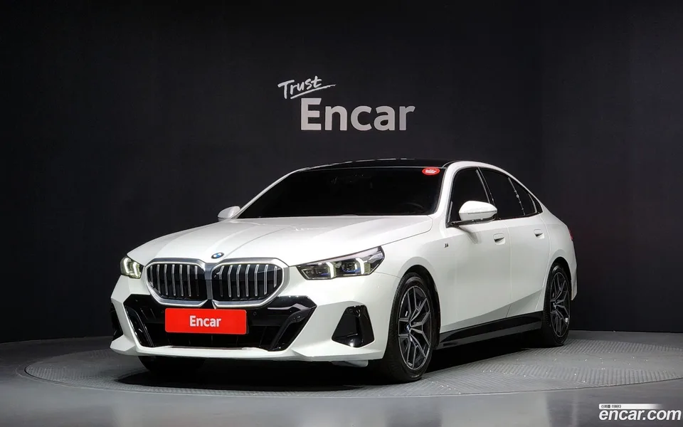 BMW 5 Series 523d M 2025 — фото 1, купить с доставкой в Москву