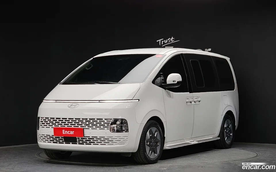 Hyundai Staria 9 2025 — фото 1, купить с доставкой в Москву