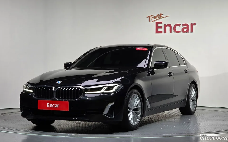 BMW 5 Series 520i 2022 — фото 1, купить с доставкой в Москву