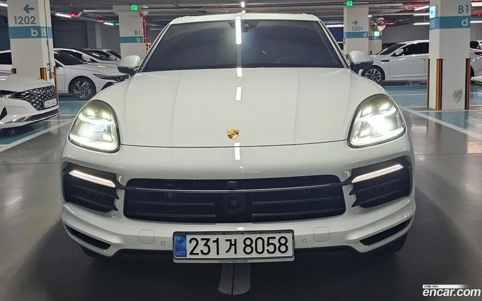 Porsche Cayenne 3.0 2023 — фото 1, купить с доставкой в Москву