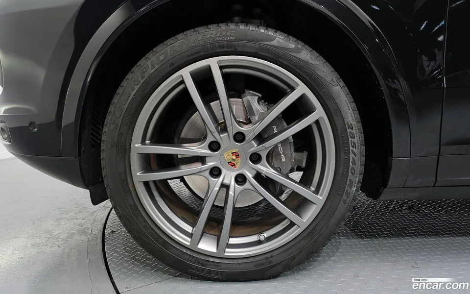 Porsche Cayenne 3.0 2023 — миниатюра 2
