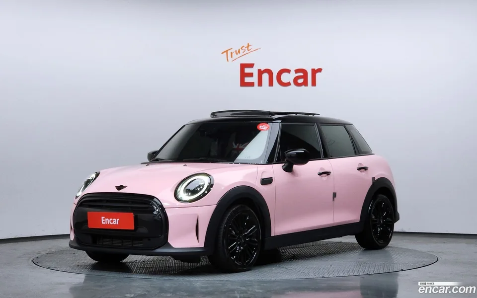 MINI Cooper 5 2022 — фото 1, купить с доставкой в Москву