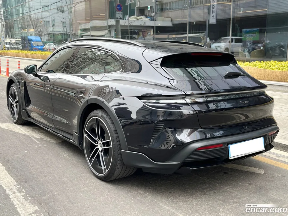 Porsche Taycan 2025 — миниатюра 3