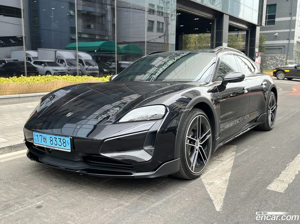 Porsche Taycan 2025 — фото 1, купить с доставкой в Москву