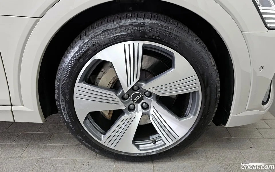 Audi e-tron 55 2022 — миниатюра 2