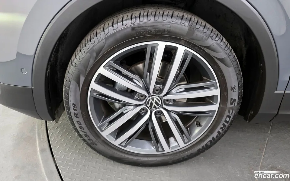 Volkswagen Tiguan 2.0 TDI 2023 — миниатюра 5