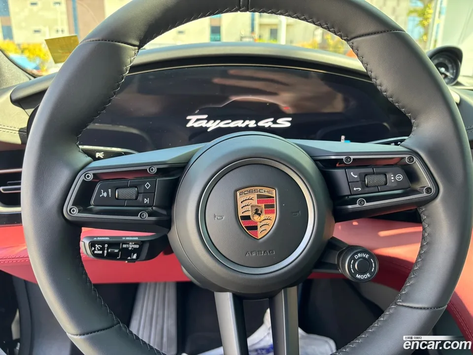Porsche Taycan 4S 2025 — миниатюра 4