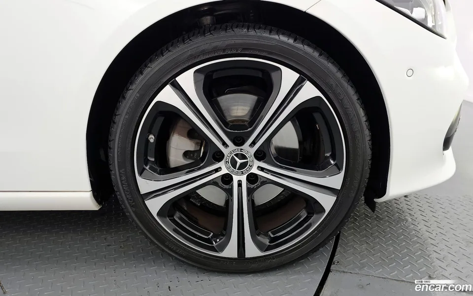 Mercedes-Benz C-Class C300 4MATIC 2023 — миниатюра 2