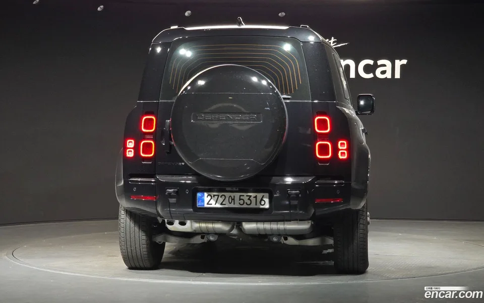 Land Rover Defender 110 D300 X- HSE 2025 — thumbnail 4