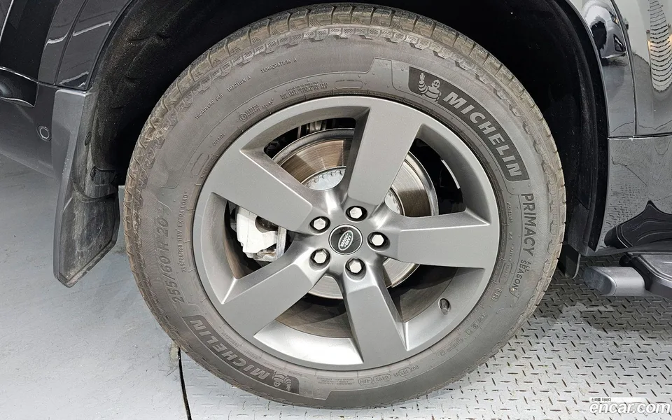 Land Rover Defender 110 D300 X- HSE 2025 — миниатюра 2