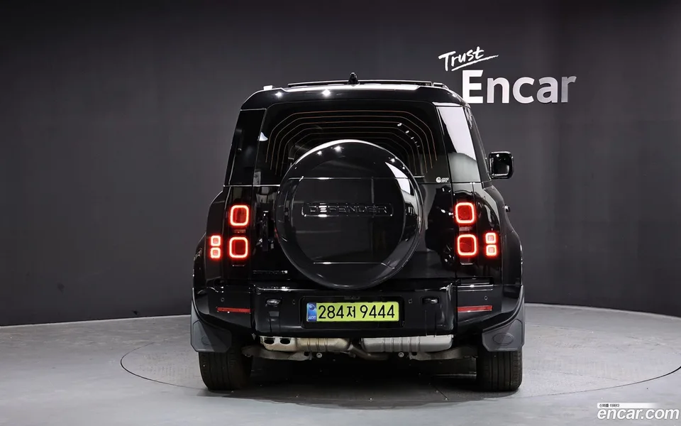 Land Rover Defender 110 D300 X- HSE 2025 — миниатюра 4