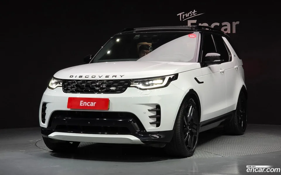 Land Rover Discovery D300 HSE 2024 — фото 1, купить с доставкой в Москву