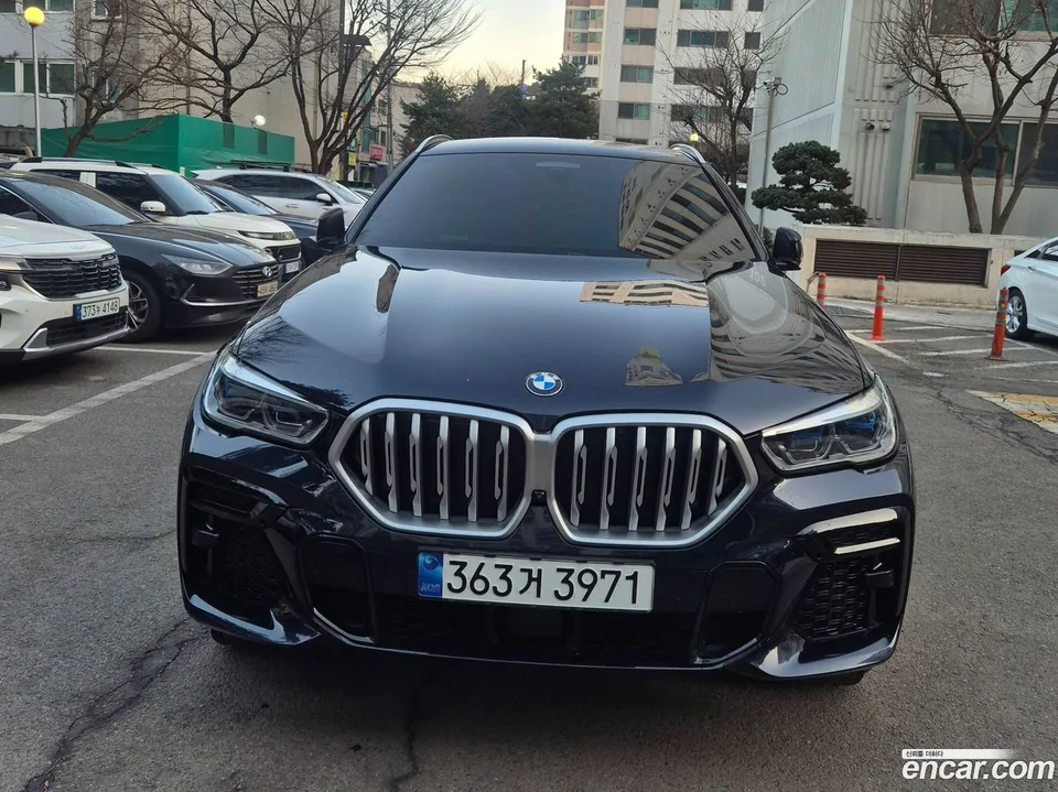 BMW X6 xDrive40i M 2023 — фото 1, купить с доставкой в Москву
