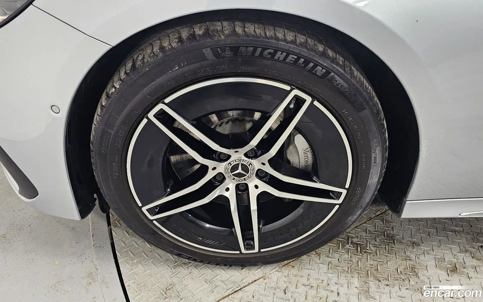 Mercedes-Benz E-Class E300 4MATIC AMG Line 2024 — миниатюра 2