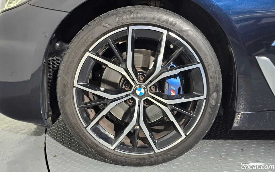 BMW 5 Series 530i xDrive M 2022 — миниатюра 2