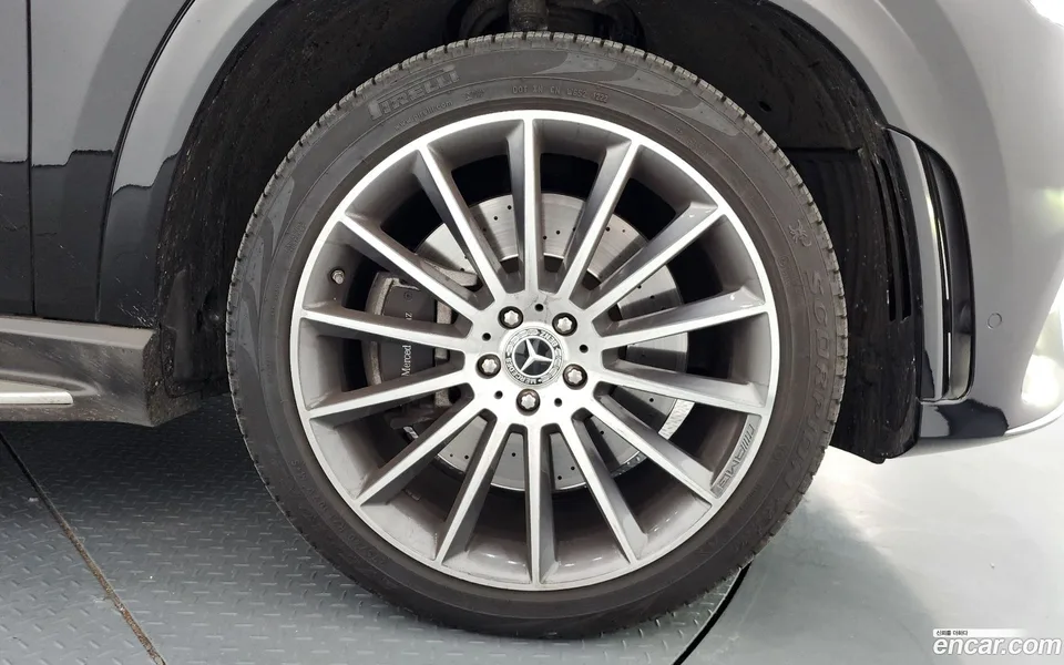 Mercedes-Benz GLE-Class GLE400d 4MATIC 2023 — миниатюра 2