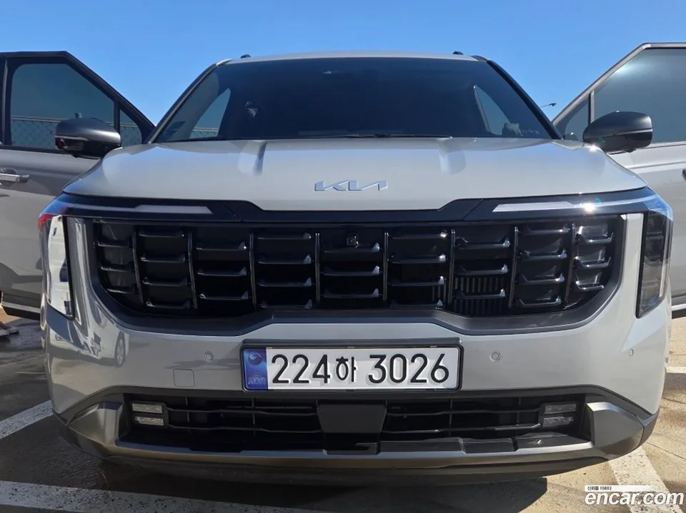 Kia Carnival HEV 9 2025 — фото 1, купить с доставкой в Москву